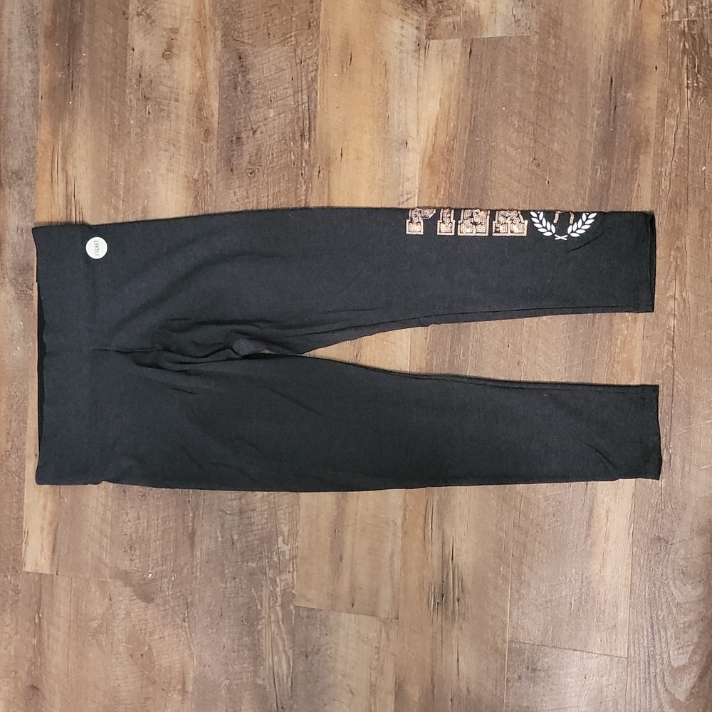 Pink vs pocket yoga legging